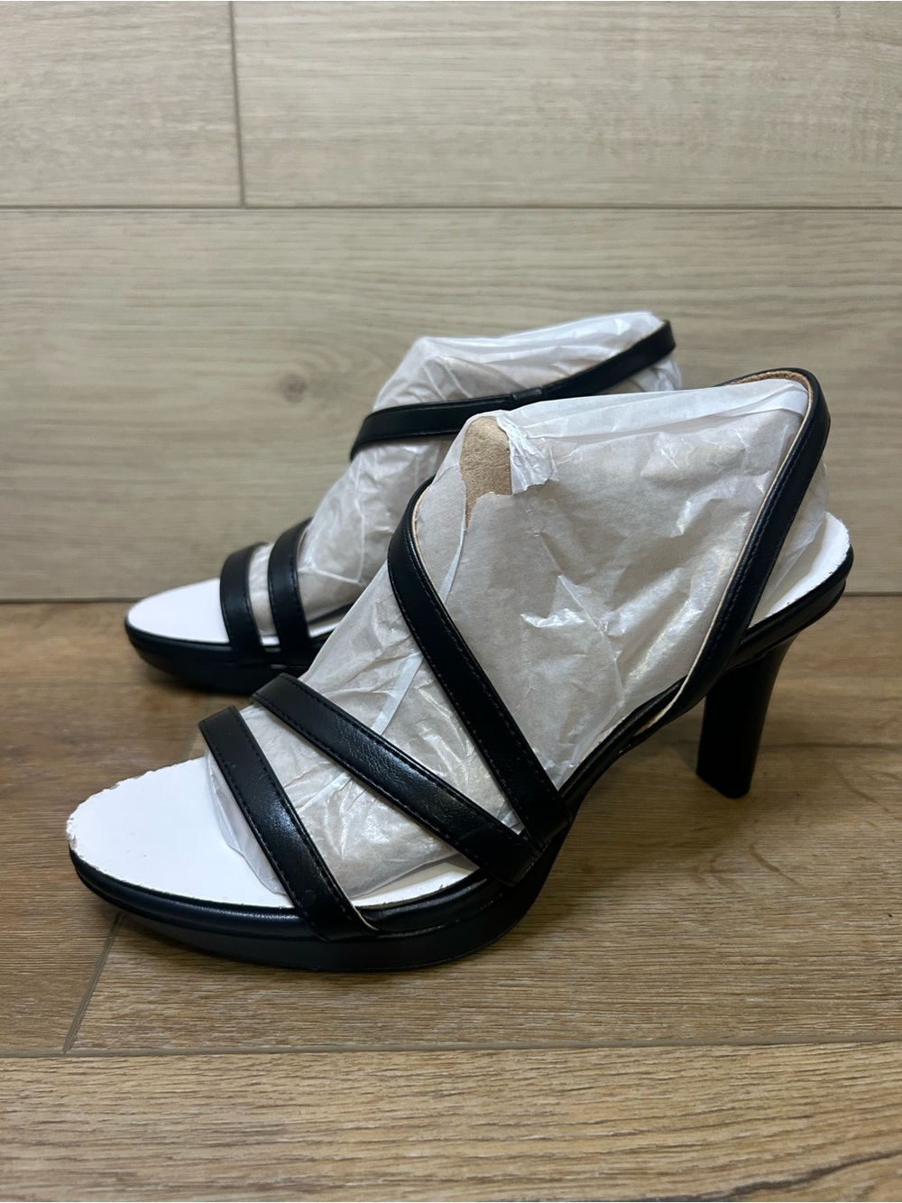 Naturalizer Brenta strappy sandal heels Size 7.5 wide
